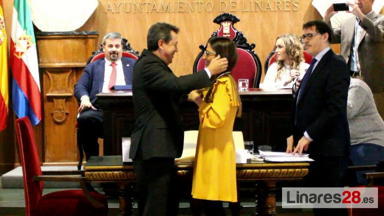 Paqui Díez toma posesión como concejala en el Ayuntamiento de Linares