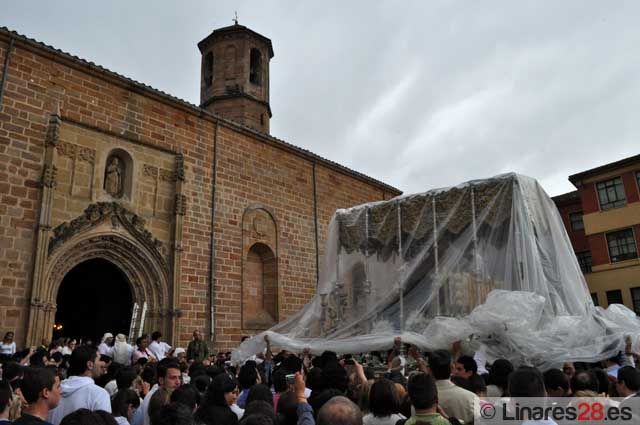 La lluvia devuelve a la «Oración en el Huerto» a Santa María