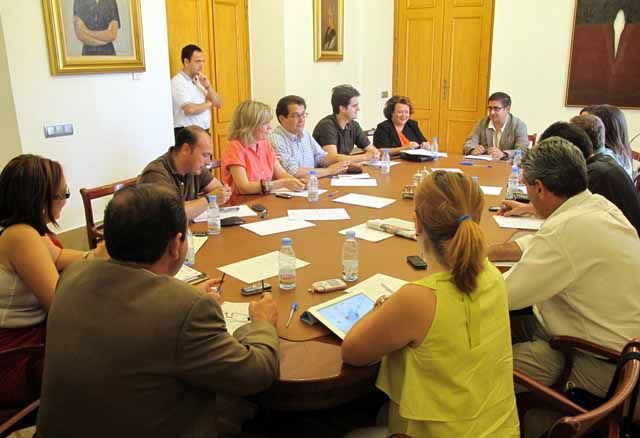 La nueva estructura de gobierno de la Diputación primará la asistencia a los municipios y contará con un área específica de agricultura y medio ambiente