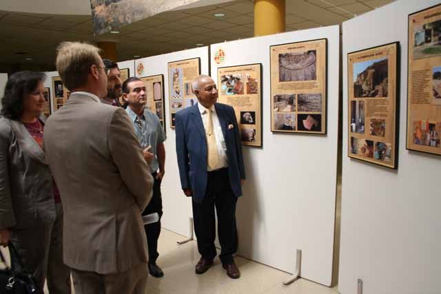 Una exposición fotográfica muestra los trabajos arqueológicos que la UJA realiza en Egipto