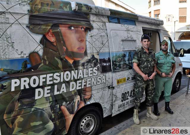 El ejército toma las calles de Linares