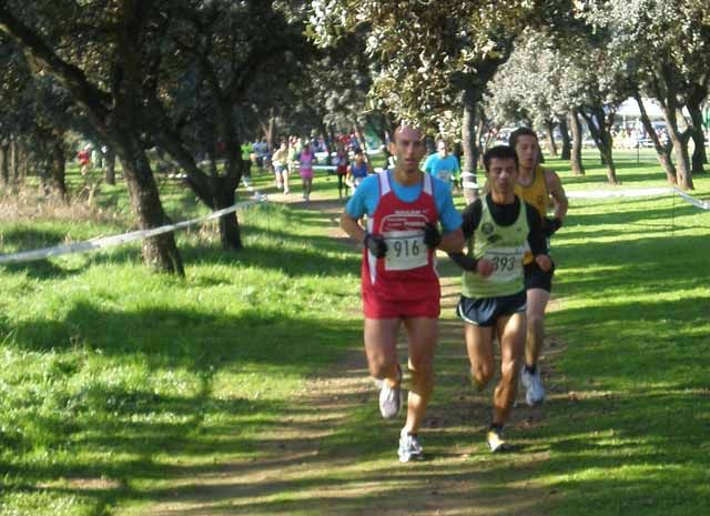Más de 650 atletas respaldan en Linares la prueba número 100 del Circuito Provincial de Campo a Través