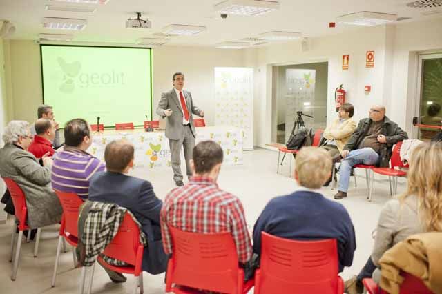 El foro de emprendedores Iniciador reúne en Geolit a una treintena de empresarios jiennenses