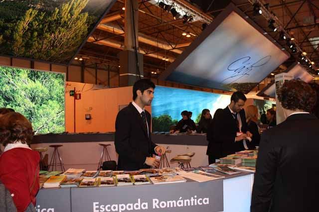 Los visitantes al estand de la provincia en Fitur 2012 agotan el material de promoción turística