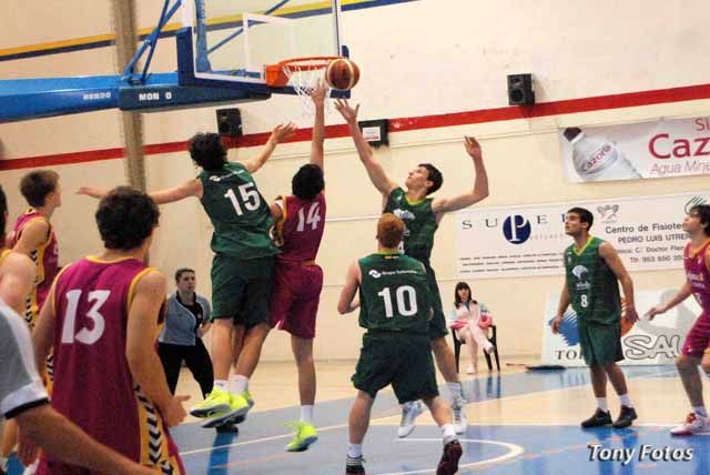 Unicaja gana el trofeo «Día de Andalucía» de Linares