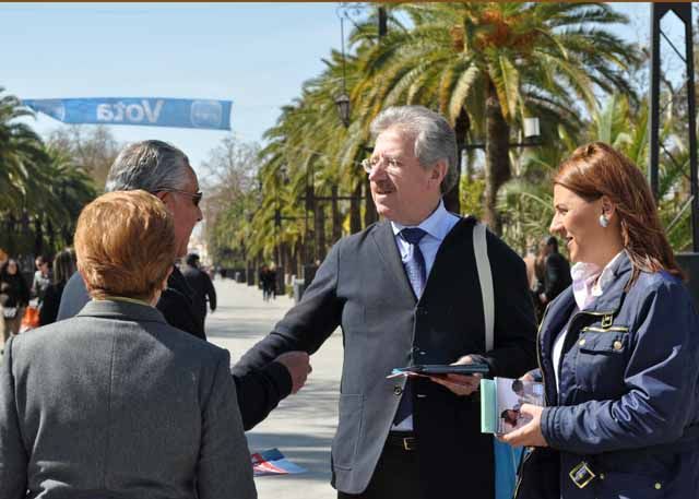 El Partido Popular de Linares reparte propaganda electoral en el último día de campaña