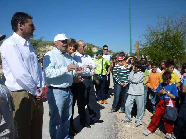 Más de 300 escolares participan en la reforestación de la  Vía Verde del Aceite con motivo del Día Forestal Mundial