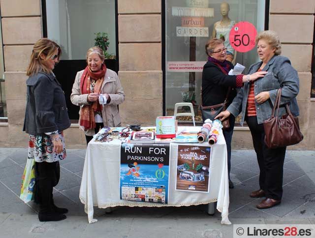 La Asociación Provincial del Parkinson salió a la calle para informar a los linarenses