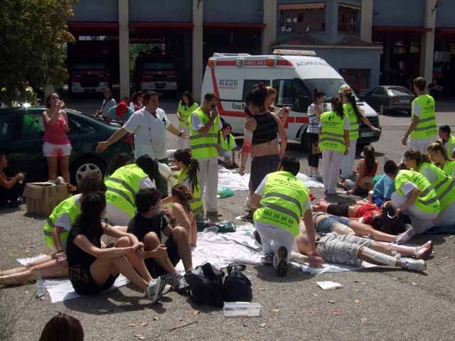 Bomberos, Policía Local, voluntarios de Cruz Roja y enfermeros protagoniza un espectacular simulacro de accidente de tráfico