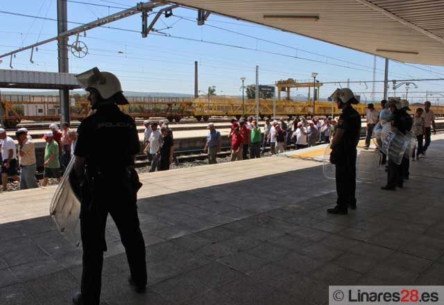 Reportaje del corte de la vía férrea de los exsantaneros