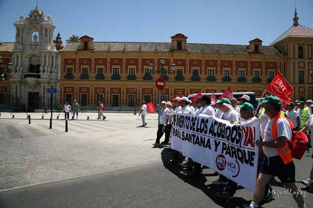 Exsantaneros acampan a las puertas de Palacio de San Telmo