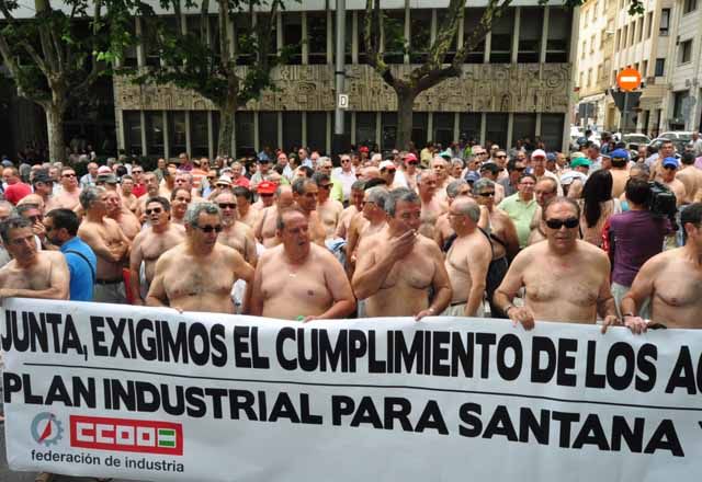 Los exsantaneros protestan con un semidesnudo en Jaén