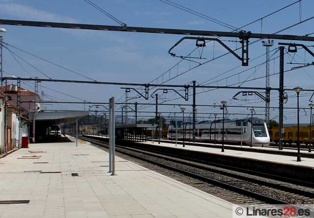 Preocupación en Linares-Baeza ante lo que los sindicatos consideran una posible «privatización y desmantelamiento del ferrocarril público»