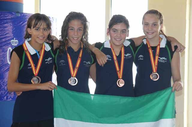 Natalia Rivas bronce con la selección andaluza en relevos en el campeonato de España de natación