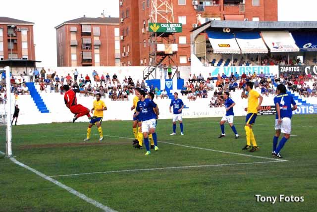 El Linares Deportivo vuelve a categoría nacional con un triunfo