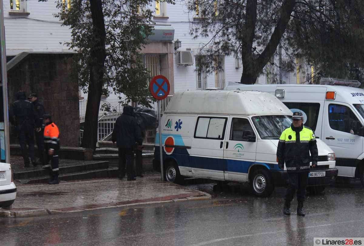 Simulacro de aviso de bomba en el centro de salud Virgen de Linarejos