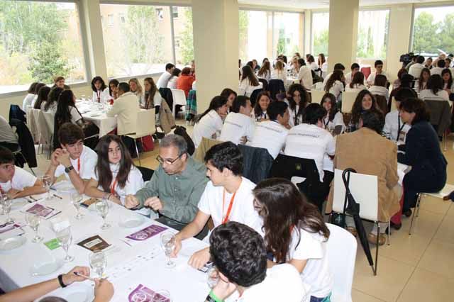 Un centenar de estudiantes de IES de la provincia participarán en un ‘Café con ciencia’ con personal científico de la Universidad de Jaén