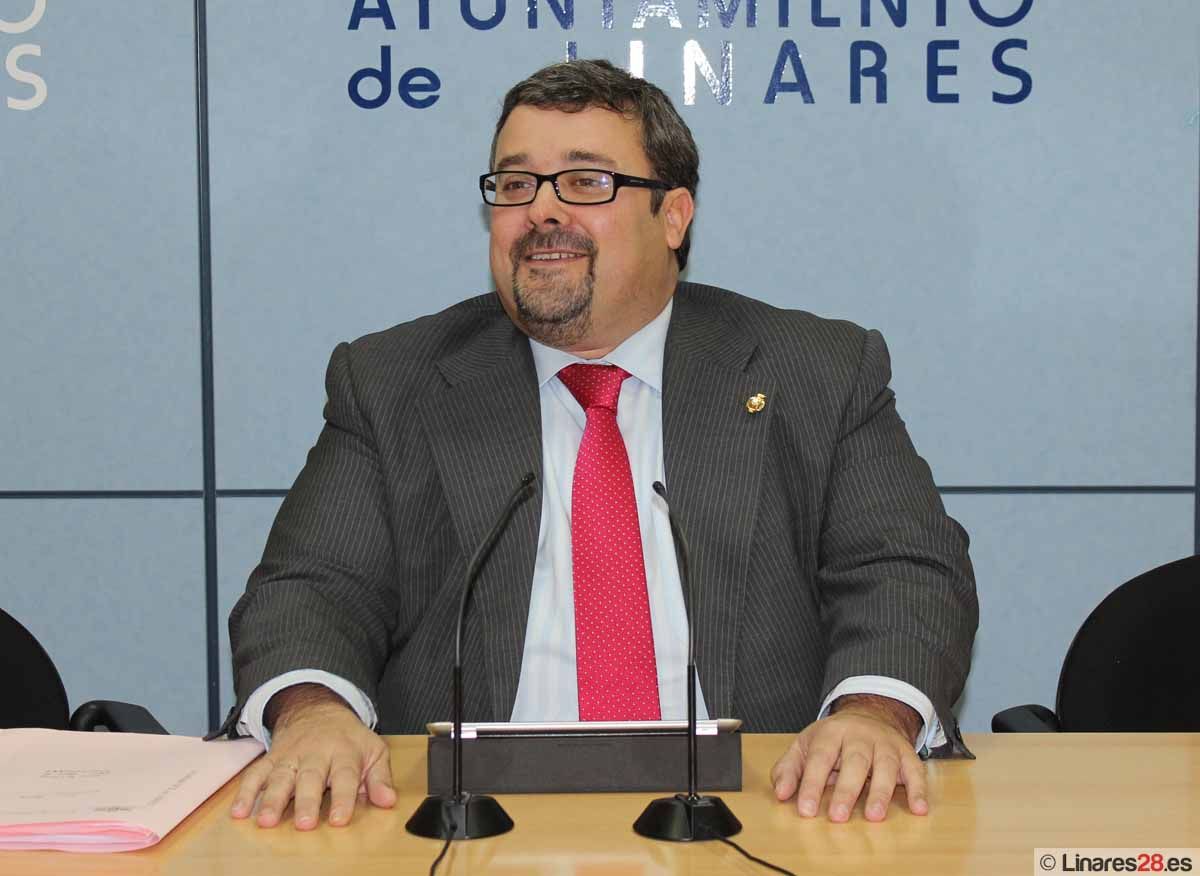 Luis Moya niega despilfarro y mala gestión en el Ayuntamiento de Linares