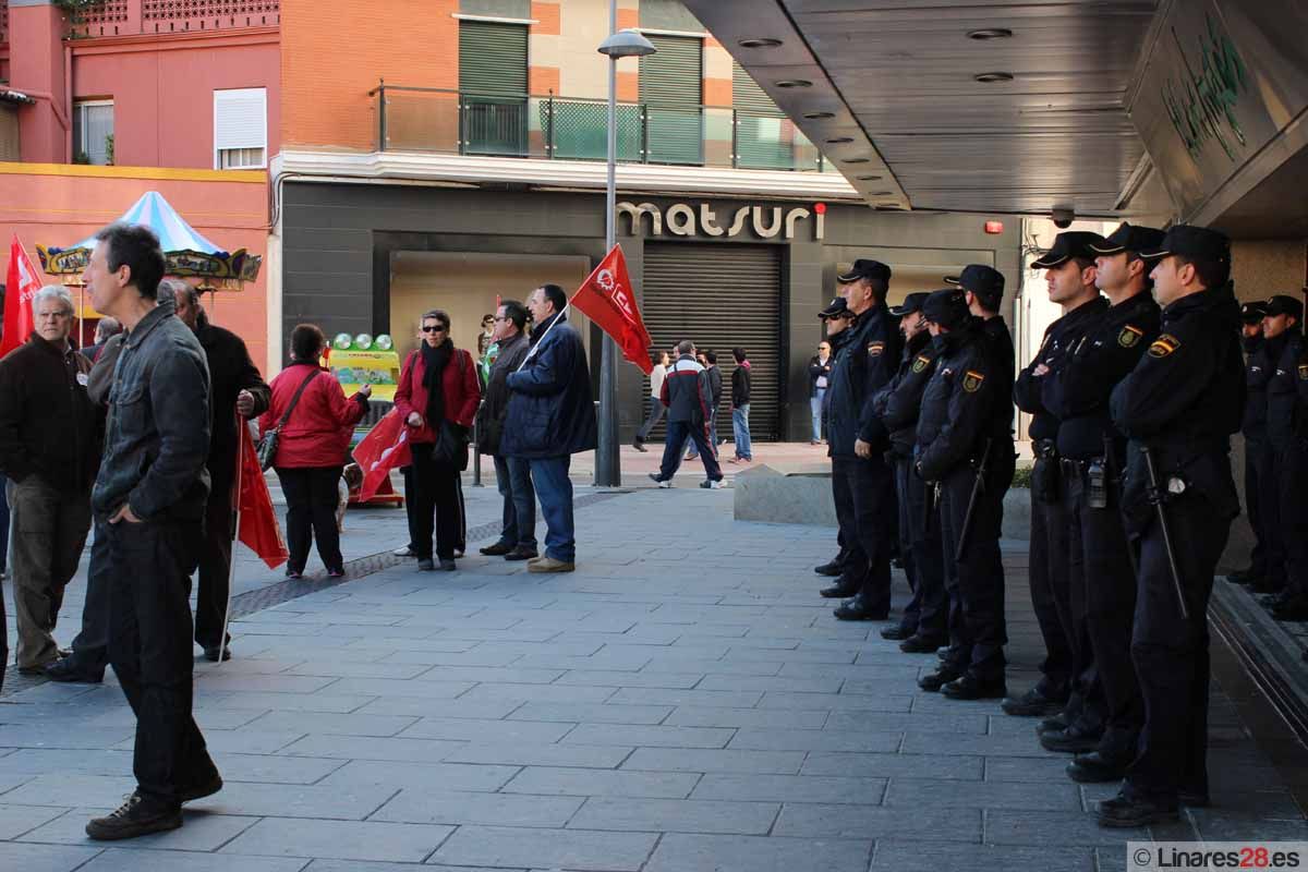 Tranquilo día de Huelga General en Linares