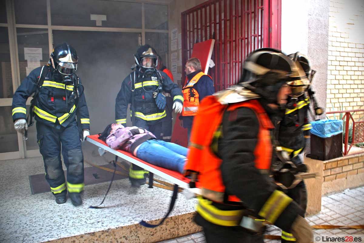 Simulacro de terremoto e incendio en el IES Reyes de España