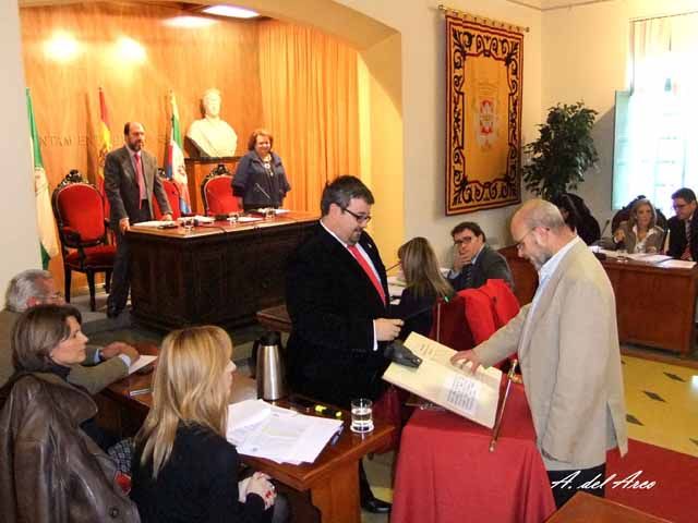 Felipe Padilla Sánchez toma posesión como nuevo concejal en el Ayuntamiento de Linares