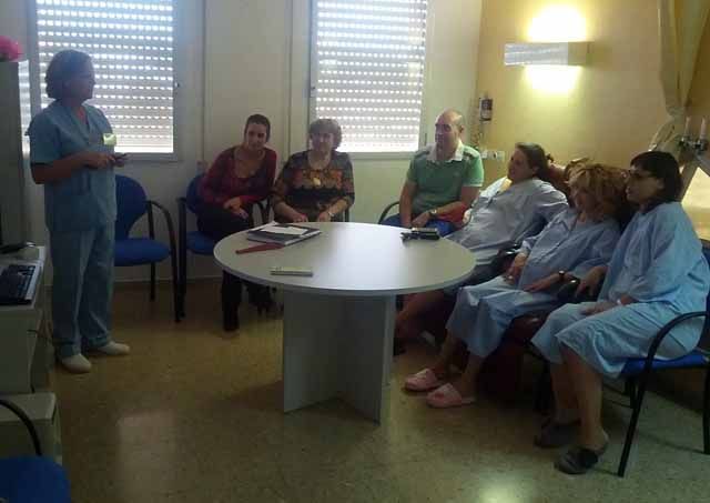 Más de 360 usuarios han participado en la nueva aula de educación maternal y lactancia del Hospital San Agustín de Linares