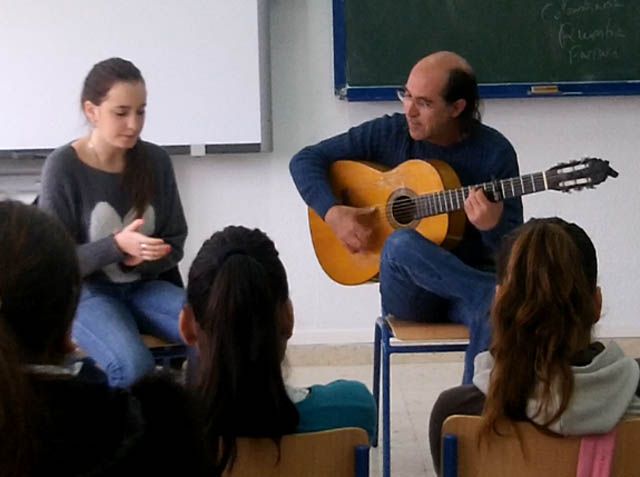 El IES Himilce convierte sus aulas en un tablao flamenco