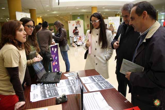 Una veintena de asociaciones y ONG’s de la provincia muestran sus servicios en la Universidad de Jaén