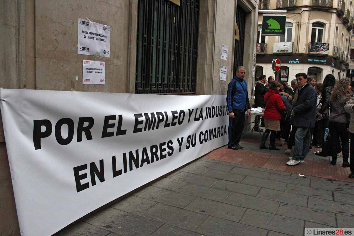 Solicitan firmas en la calle en apoyo al «Plan Linares Futuro»