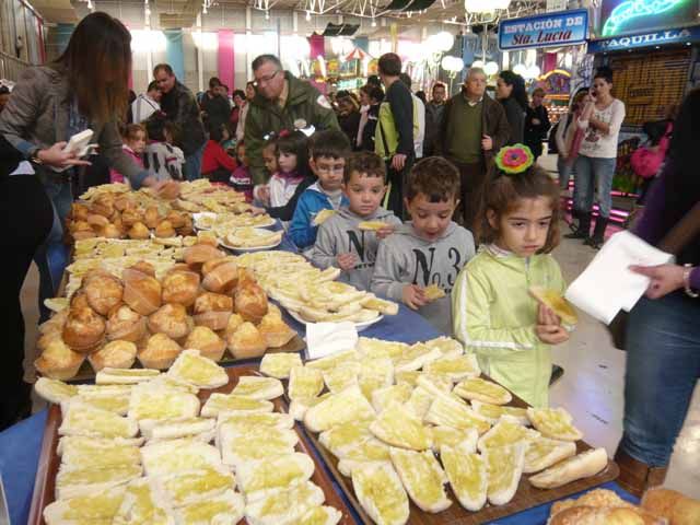 Feduca celebra su tradicional desayuno solidario en el que han participado 1.000 escolares de varios centros de la provincia