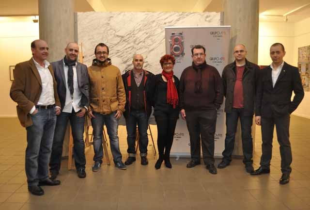 Éxito rotundo en la inauguración de la primera exposición de la asociación «Grupo f/8 Fotografía» de Linares