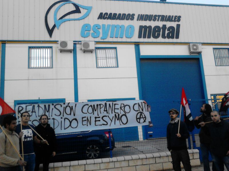 CNT se concentra a las puertas de Esymo Metal en Linares