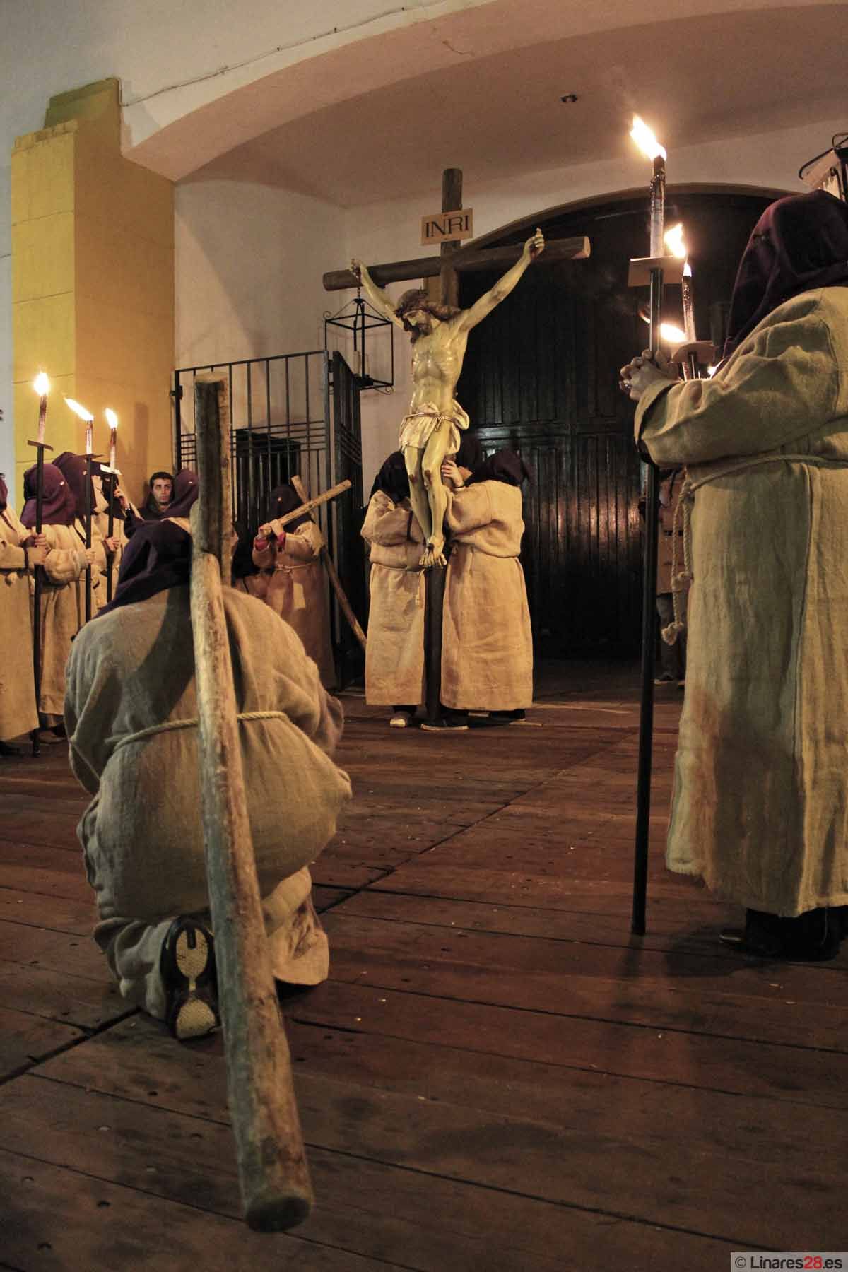 La solemnidad del Vía Crucis de la Juventud cierra el Miércoles Santo linarense