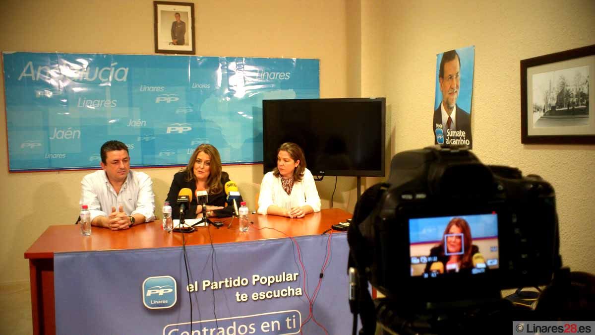 Isac presenta los avales para su candidatura a la Presidencia del PP de Linares