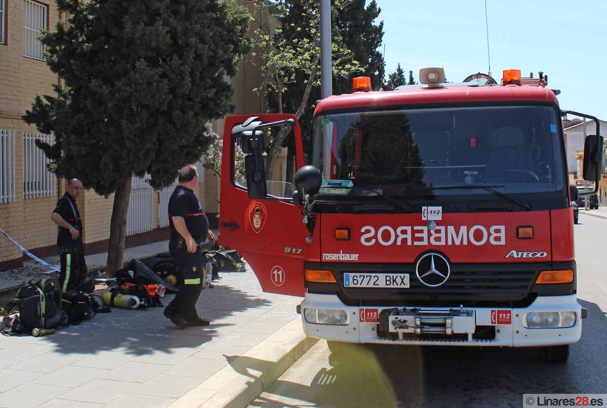 Incendio en una vivienda de la barriada de Arrayanes