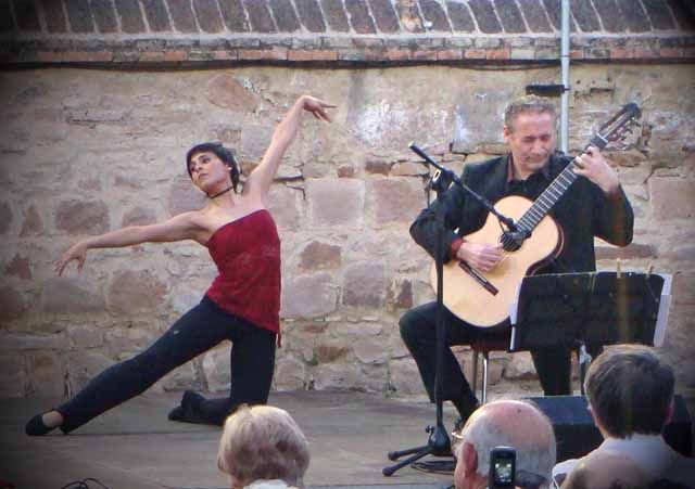 Música y danza se funden con el Fimae 2013