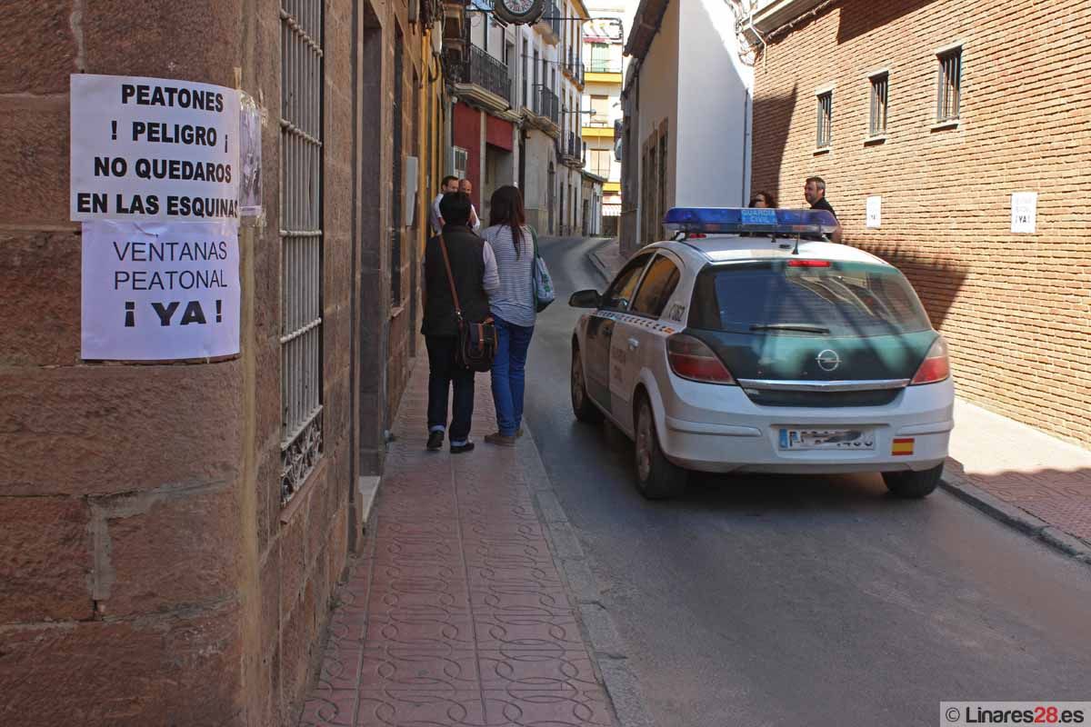 Vecinos y comerciantes de la calle Ventanas claman por la peatonalización