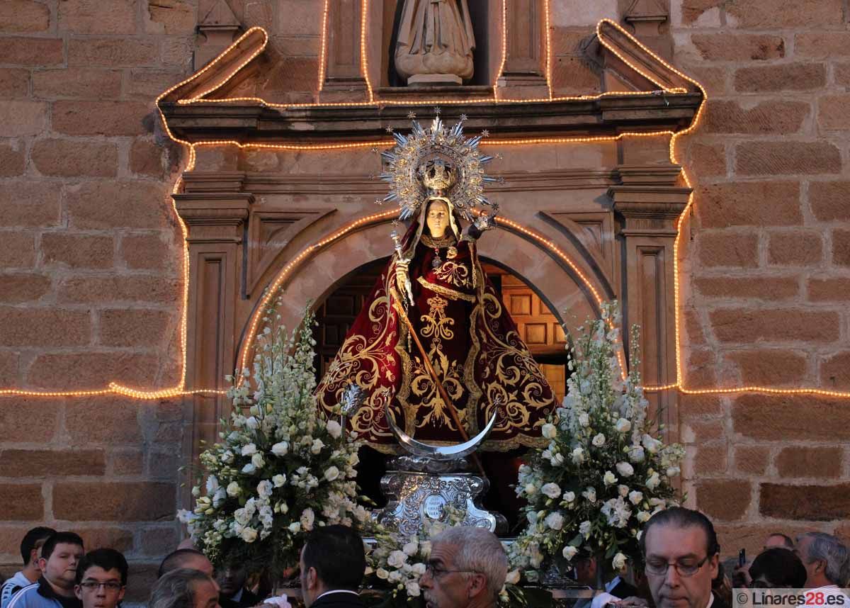 La Virgen de Linarejos sale de su templo