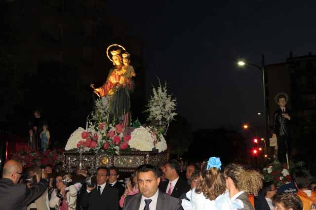 Mª Auxiliadora procesionó por las calles de Linares