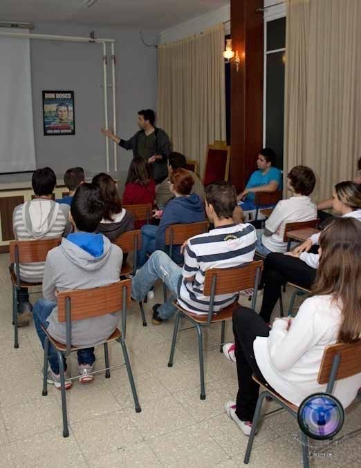 Charla divulgativa sobre fotografía en el Colegio Salesiano «San Agustín»