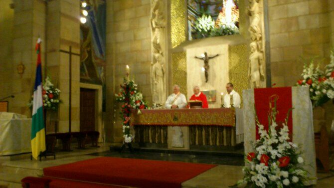 En estos momentos, Linares renueva su voto a la Virgen de Linarejos