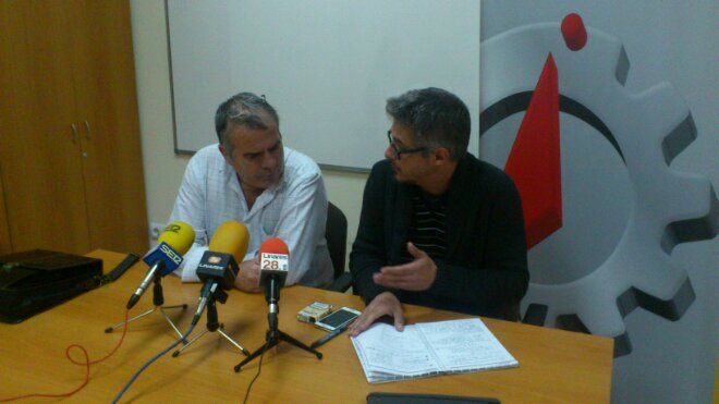 En estos momentos, rueda de prensa de CCOO y UGT