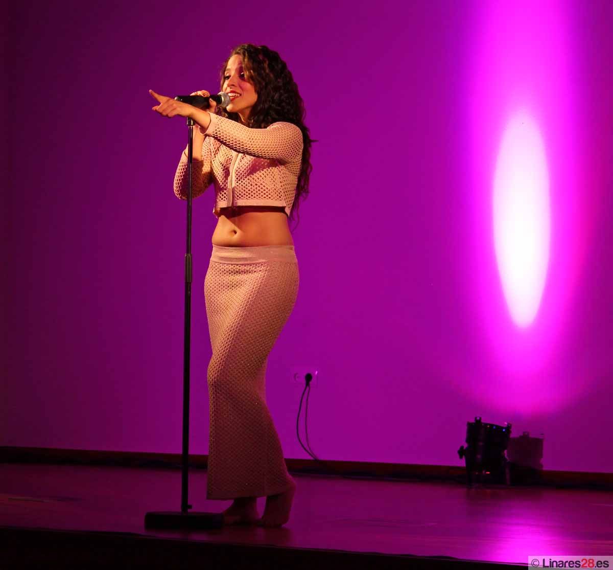 La voz de Macarena Fernández sonó en el auditorio de «El Pósito»