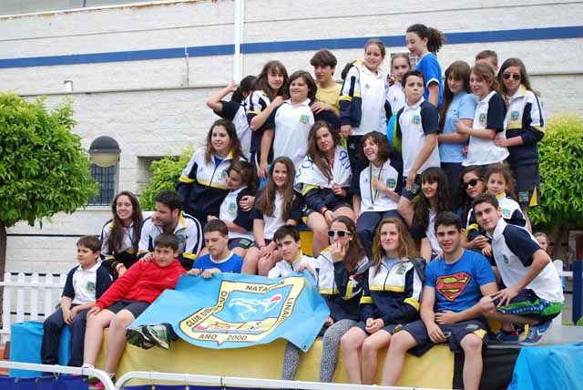 El Club Deportivo Natación Linares en un trofeo en Churriana