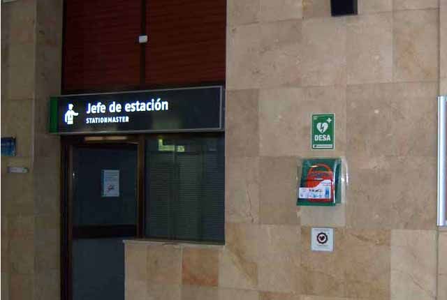 La estación de Linares-Baeza cuenta ya con un desfibrilador externo automático