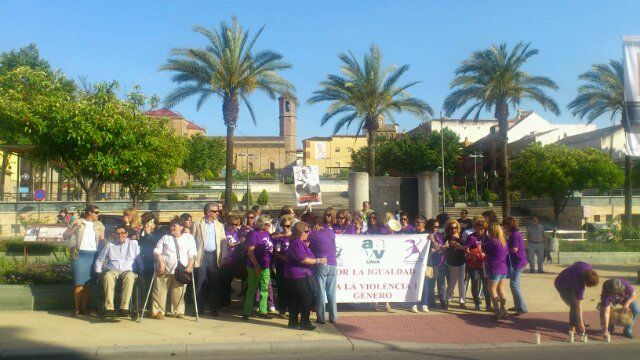 En estos momentos, concentración contra la violencia de género en la Plaza del Ayuntamiento