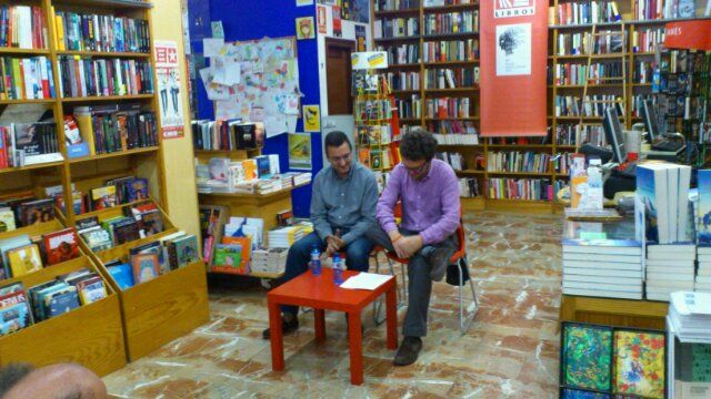 En estos momentos, presentación libro en Entre Libros