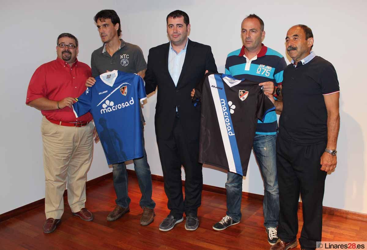 Presentan la nueva camiseta y el espónsor del Linares Deportivo