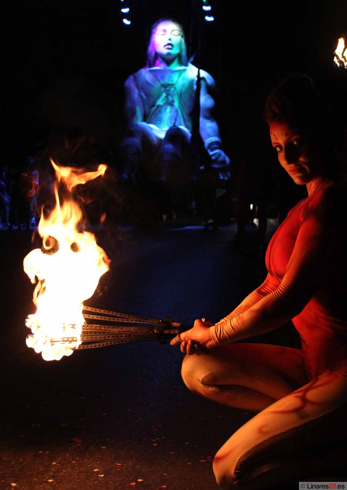 Una cabalgata de luz y color inaugura la Feria de Linares 2013