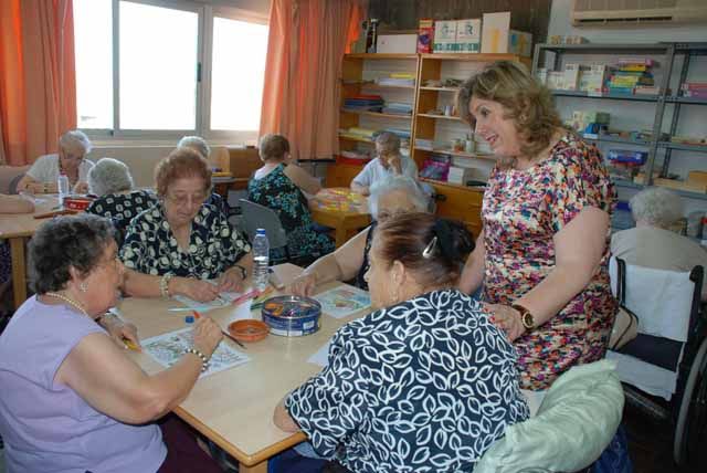 La residencia de la Junta en Linares realiza más de 11.500 actuaciones sociosanitarias al año con personas mayores